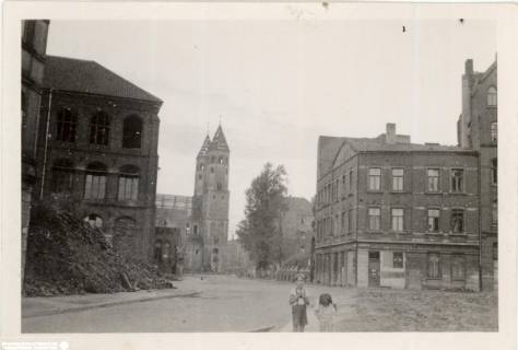 LKArchivH_Handakte Mewes_F12, Hannover, Calenberger Neustadt, Garnisonkirche, im Vordergrund Goethestr, o. D. (um 1946/47), um 1946