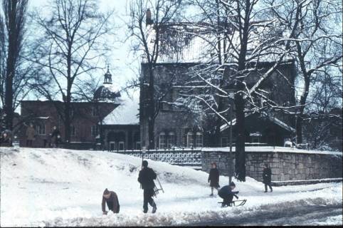 LKArchivH_Sammlung Mewes1_004, Hannover, Pfarrhaus der Garnisonkirche, Dezember 1957 (Diasammlung Mewes), 1957