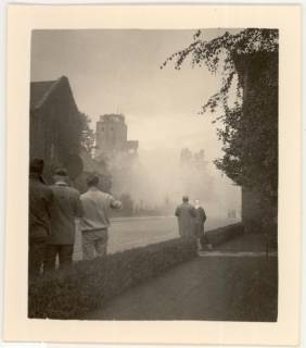 LKArchivH_Handakte Mewes_F20, Hannover, Abriss der Garnisonkirche am Goetheplatz, Sicht von der Feuerwehrsstr., links Pfarrhaus, 1960 (HA Mewes), 1960