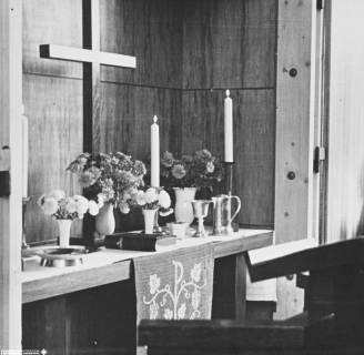 S2 Nr. 14835, Bilshausen, Paulus-Kirche, Altarraum bei der Einweihung am 7. Oktober 1951, 1951
