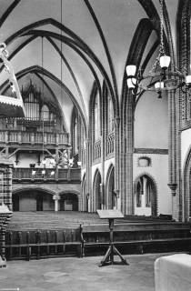 S2 Nr. 2335, Langenhagen, Elisabeth-Kirche, Innenansicht nach Westen, 1956, 1956
