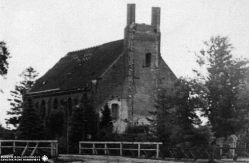 G9 Ostrhauderfehn I S.7/02, Ostrhauderfehn, Kirche, o. D. (nach April 1945 - vor 1948), um 1945
