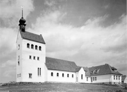 S2 Nr. 17795, Salzdetfurth, Martin-Luther-Kirche, um 1950, um 1950