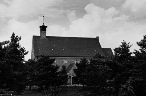 S2 Nr. 8375, Faßberg, Kirche, vor 1945, 1945