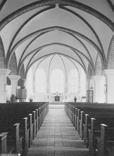 S2 Witt Nr. 1531, Hermannsburg, Peter-u.-Paul-Kirche, neuer Zustand, Innenraum nach Osten, Juli 1961, 1961