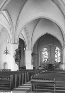 S2 Witt Nr. 15-001, Nienburg, Martin-Kirche, Mittelschiff nach Osten, 1963, 1963