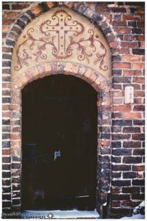 S2 Nr. 19093, Kirchenportal mit einem Wandgemälde, Ort und Zeit unbekannt, ohne Datum